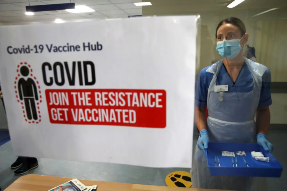 Reino Unido advierte riesgo de reacciones alérgicas por la vacuna Covid-19 de Pfizer