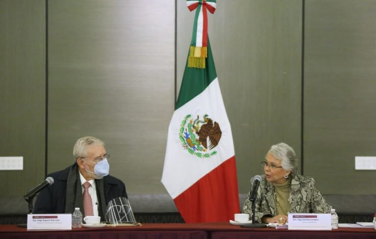 SEGOB y SCT sostienen reunión con trabajadores de Mexicana de Aviación