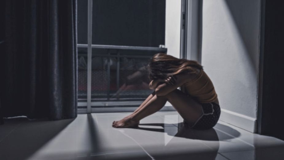 Acusan a influencer de «incitar al suicidio» tras publicar un desafío que reta la muerte