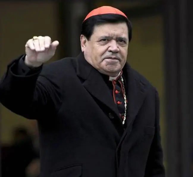 Continúa hospitalizado Cardenal Norberto Rivera por Covid-19, le retiran ventilador