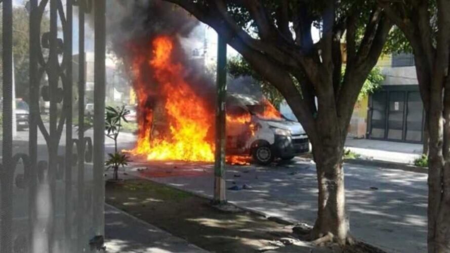 Comando deja lesionados a cinco por intento de asalto a camioneta de valores