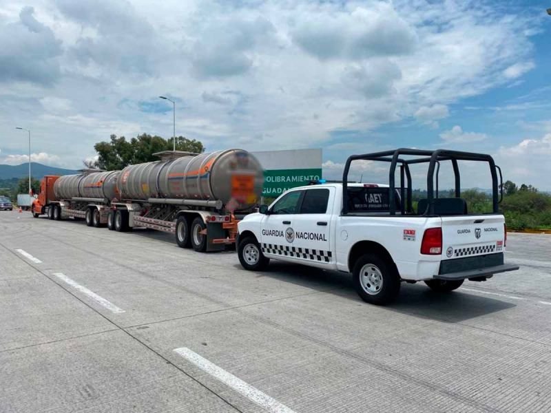 Golpe al huachicol, GN asegura más de 100 mil litros de combustible robado