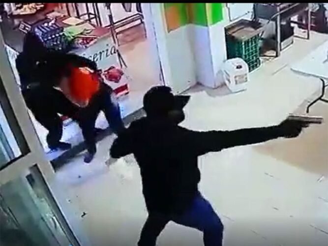 Graban momento en que hombres armados secuestran a empleada en Guanajuato
