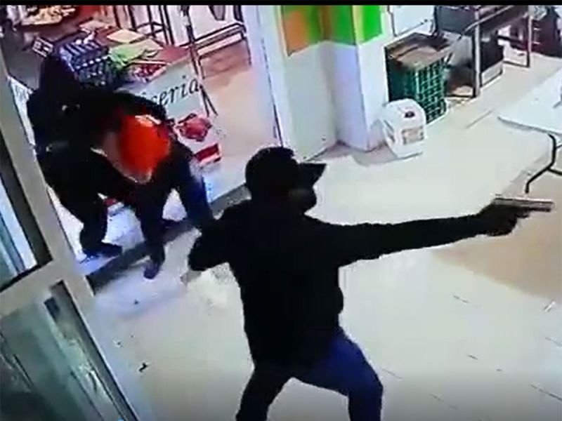 Graban momento en que hombres armados secuestran a empleada en Guanajuato