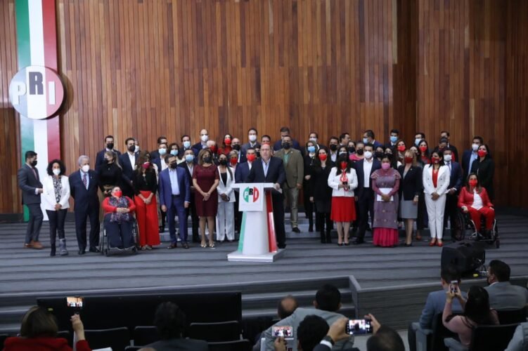 Presentan diputados priistas presupuesto alterno; PEF de gobierno no genera crecimiento