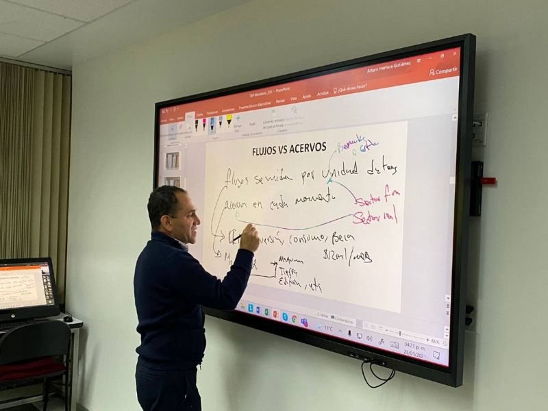‘No requiere corbata’; Arturo Herrera se estrena como maestro en el Colmex antes de llegar a Banxico