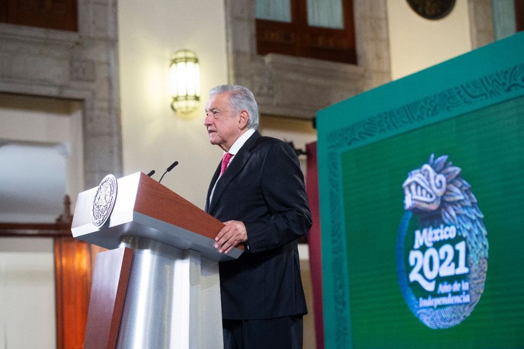 AMLO da tercer llamado a regreso a clases