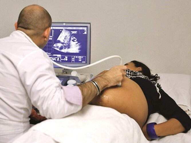 Tres de cada 10 acusan maltrato obstétrico; denuncian esterilización forzada