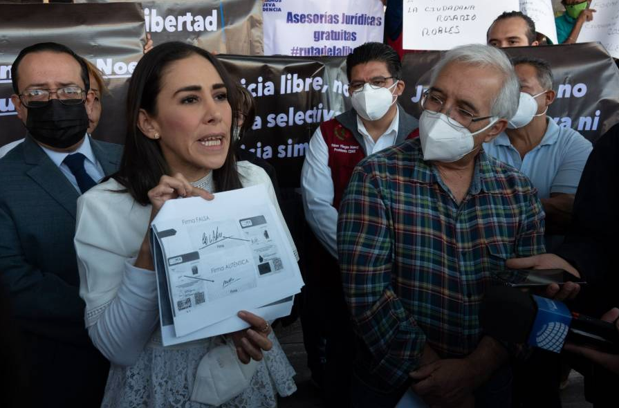 Hija de Rosario Robles denunció más de 70 agravios contra su madre en embajada de EUA