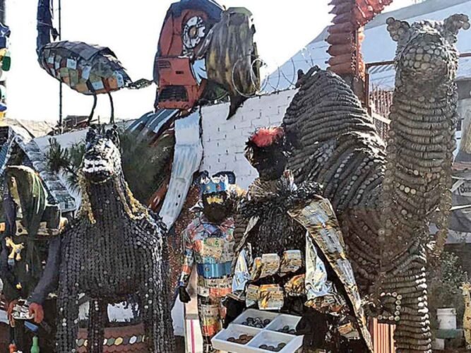 Residuos dan vida a Nacimiento; arte con objetos reciclados
