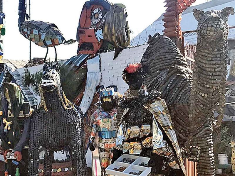 Residuos dan vida a Nacimiento; arte con objetos reciclados
