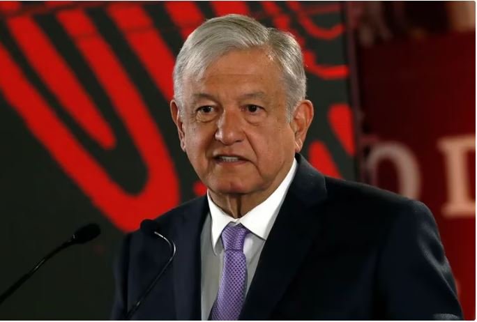 AMLO aplaudió propuesta del PAN para exigir un millón de firmas a sus corcholatas: “Es brillante”