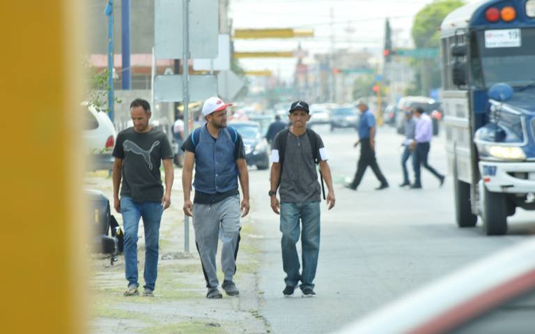 Migrantes llegan a Juárez en grupos pequeños