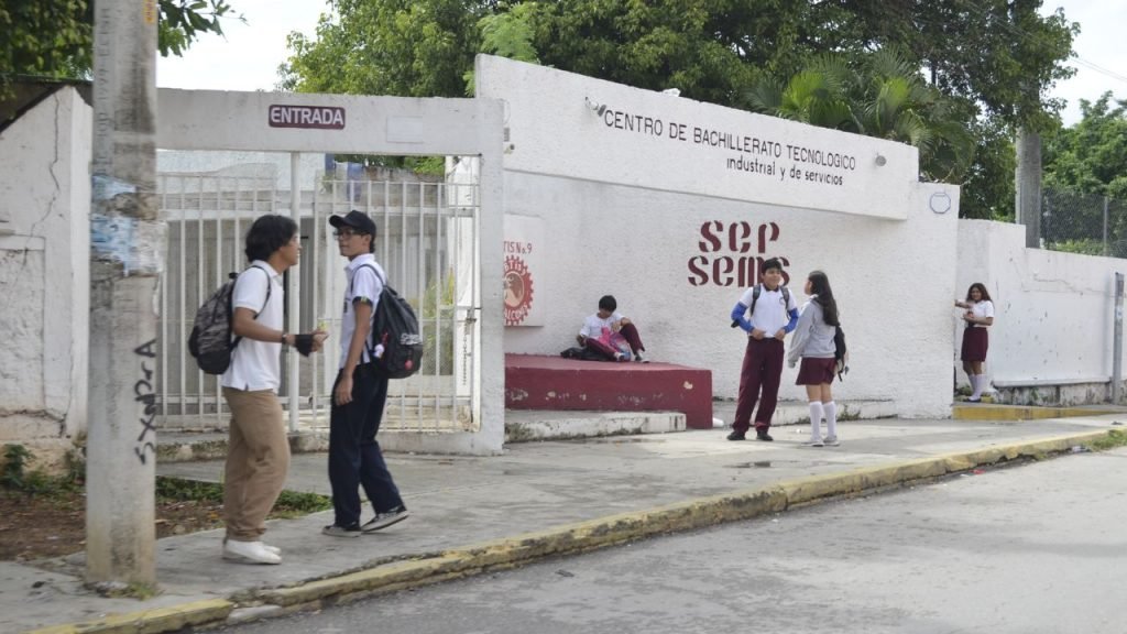 Pretenden espacio en licenciatura 11 mil 500