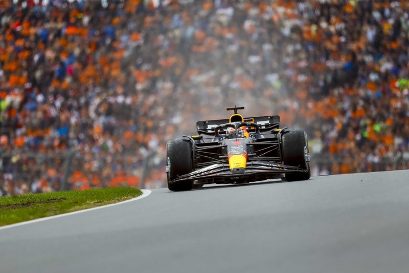 Max Verstappen gana en su tierra, Checo Pérez queda 4to