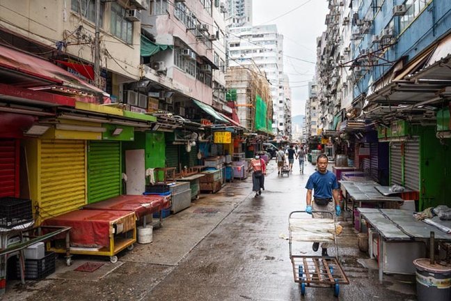 Hong Kong, en alerta máxima por primera vez en 5 años ante la llegada del supertifón Saola