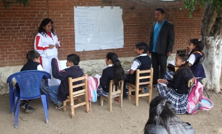 Rezago educativo condena a jóvenes
