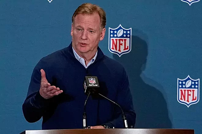 Periodista demanda a la NFL alegando discriminación institucional por su raza