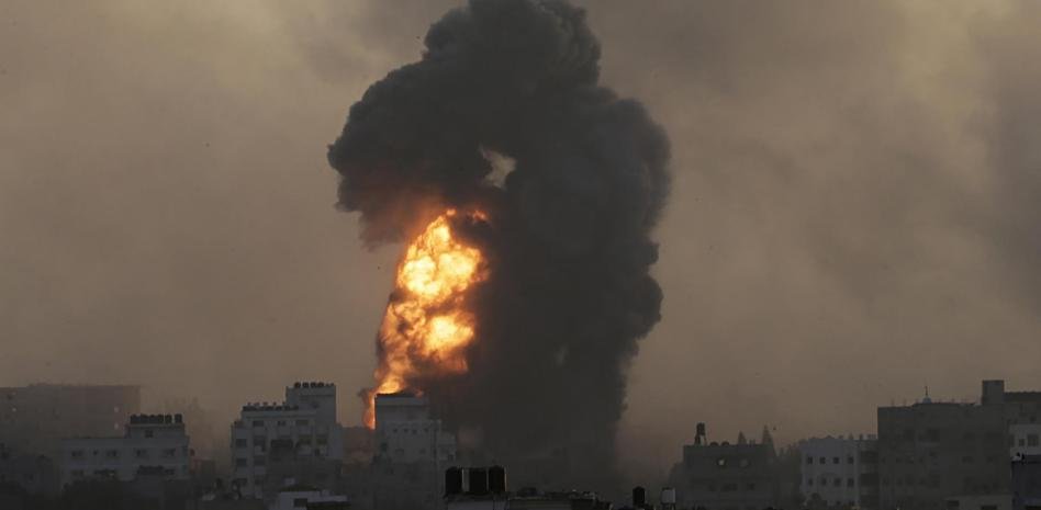 Israel arremete contra Gaza y afirma haber matado a 130 milicianos de Hamás