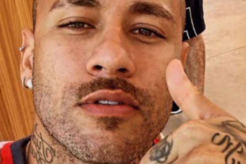 Neymar Jr. le copia el look al Chicharito Hernández