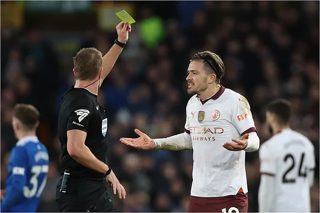 Roban la casa de Grealish con su familia dentro en el momento en que el jugador era figura ante el Everton: ¿cuánto le hurtaron?