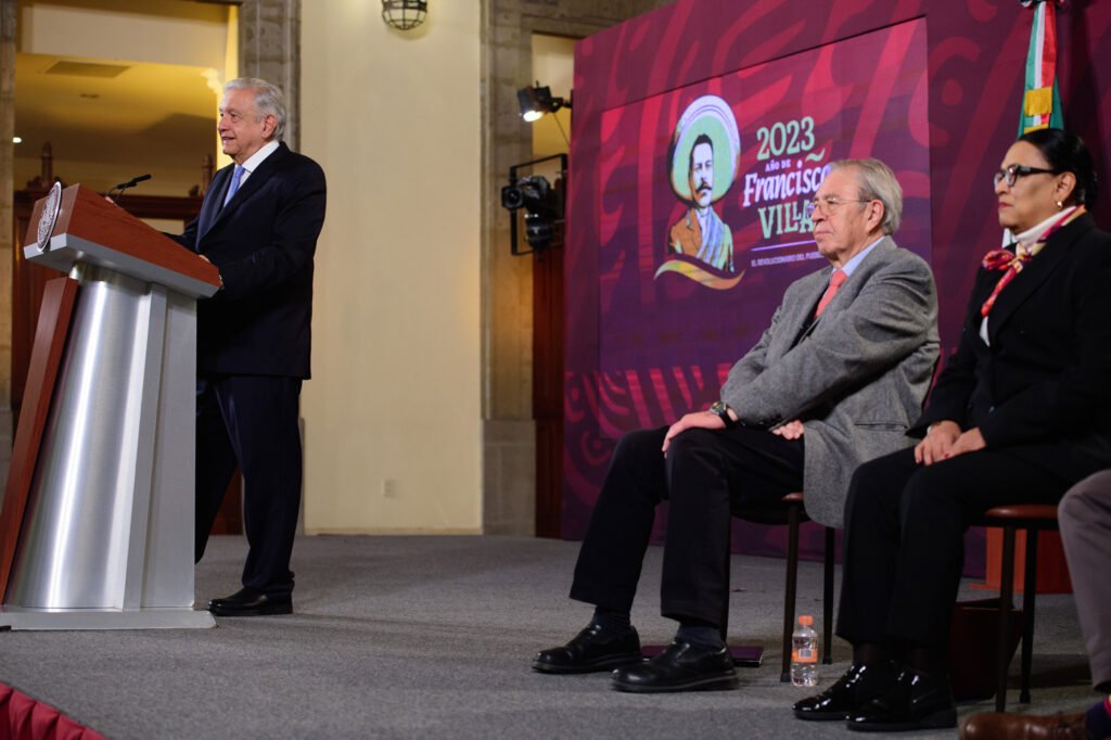 AMLO regresa a Acapulco para evaluar búsqueda de desaparecidos por el huracán Otis