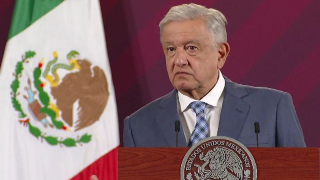 INAI investiga filtración de datos de periodistas que cubren mañanera de AMLO