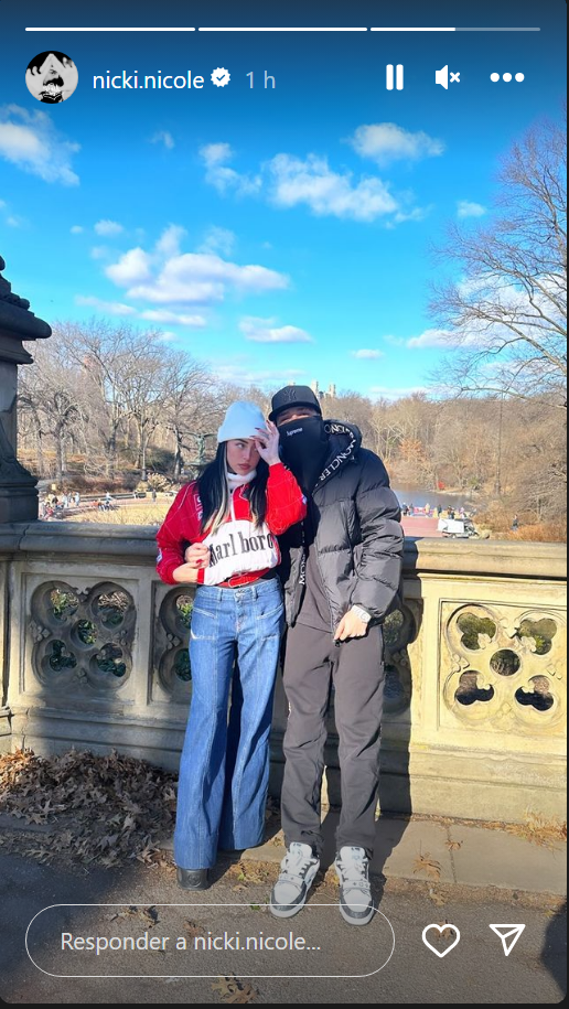 Nicki Nicole comparte nueva foto con Peso Pluma abrazándola; así lució la pareja