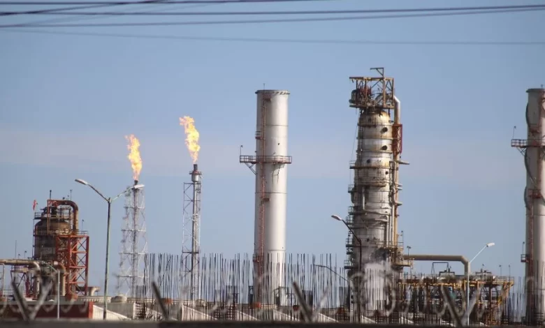 NL ‘presume’ clausura a refinería de Cadereyta