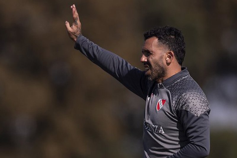 El stress devora a Carlos Tevez y termina hospitalizado