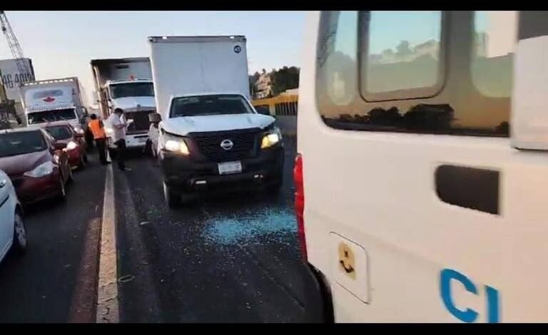 Choque múltiple en la Autopista México-Puebla genera caos vial 