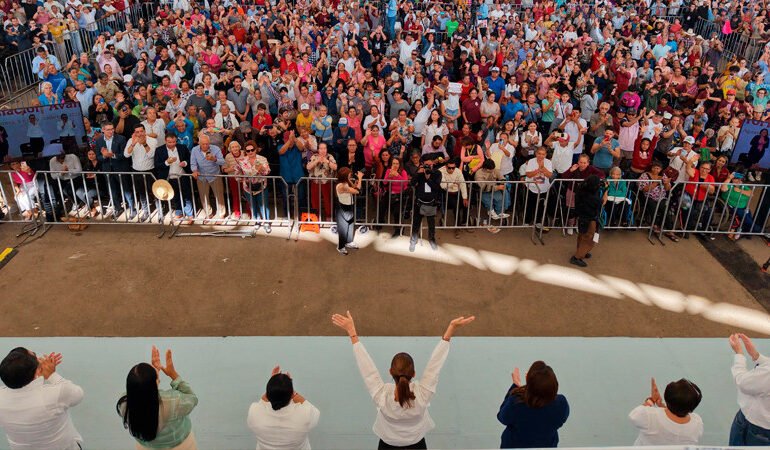 La gran reunión ciudadana: más de 50 mil personas asisten al inicio de la cuenta de Sheinbaum, una jornada clave para el futuro de la Ciudad de México.