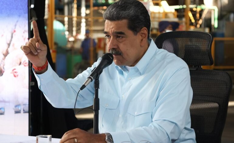 El líder opositor venezolano Maduro impone un nuevo desafío a su gobierno después de una ruda derrota ante Colombia y pide un cambio drástico para sacudir a su equipo de fútbol.