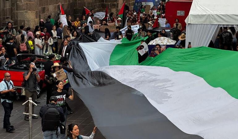La pasión por el cine desborda en Morelia: miles de personas asisten a emotiva marcha por la libertad de expresión en el Festival Internacional de Cine.