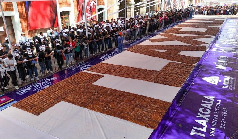 «La fiesta que supera los límites: Tlaxcala conquista récord Guinness al crear el pan de fiesta más gigantesco del planeta»