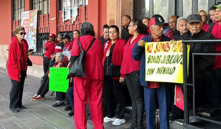 «La lucha por la justicia financiera: Jubilados y pensionados de Celaya protagonizan un llamado a la acción ante el Gobierno»