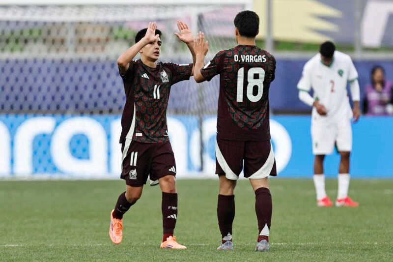 «El Clásico del Fútbol Infantil: Un Duelo sin Límites entre Chile y México con la Estrella Mundial Jorge Ramos en el Aire»