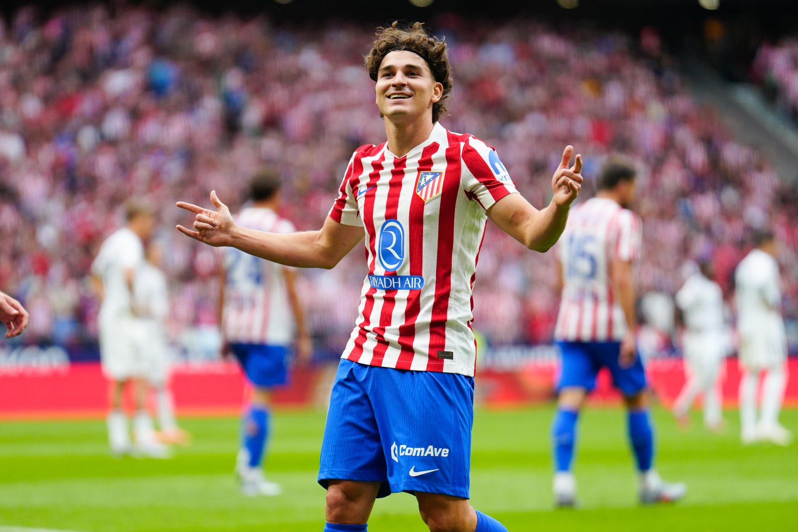 El delantero argentino se convierte en una pieza clave para los azulgrana con un rendimiento impresionante, generando expectativas sobre su posible incorporación en el traspaso de verano.