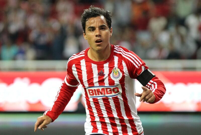El futbolero condenado: Omar Bravo, icono del fútbol mexicano, se enfrenta a la justicia después de ser acusado de abuso sexual y violencia doméstica.